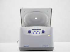 centrifuga Eppendorf 5702R CENTRIFUGE 5702R G, chladená, bez rotoru
